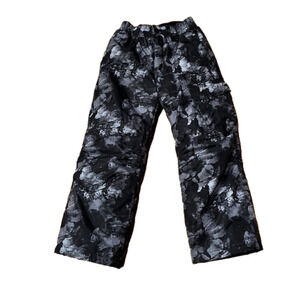 ZEROXPOSUR camo snow pants size medium (8). .